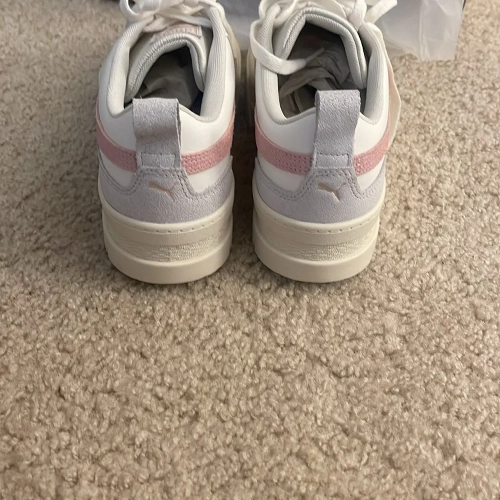 Puma platform Sneaker, size 9.5 (40.5 EU), white with light pink details - Picture 4 of 5